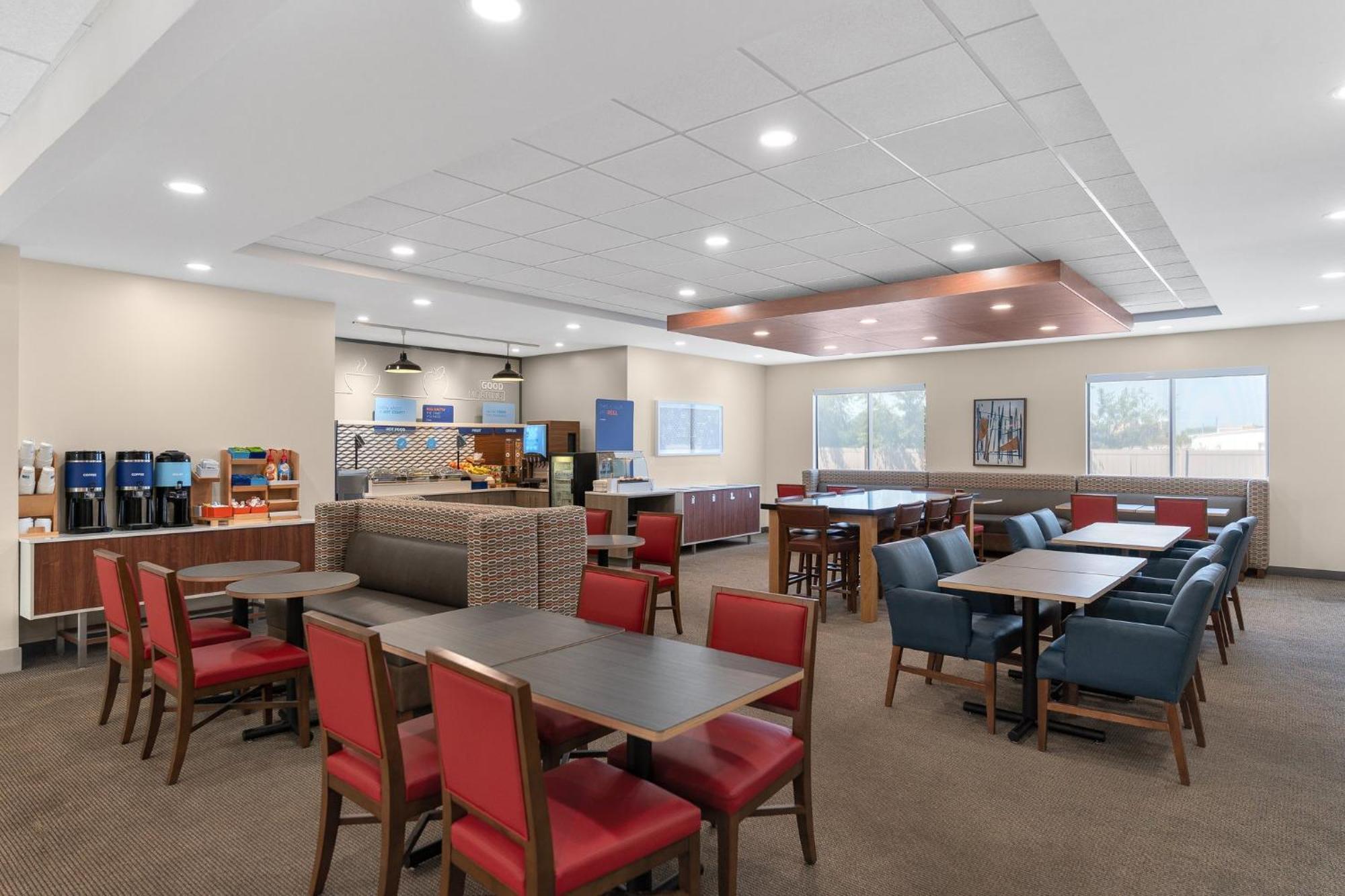 Holiday Inn Express Hotel & Suites Coralville By Ihg Exteriér fotografie