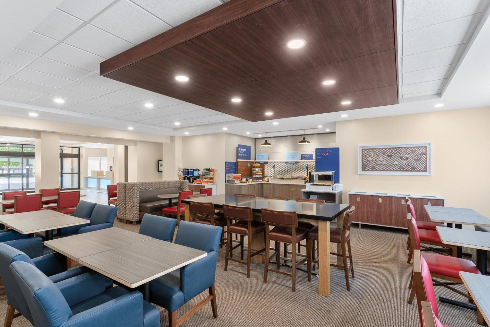 Holiday Inn Express Hotel & Suites Coralville By Ihg Exteriér fotografie