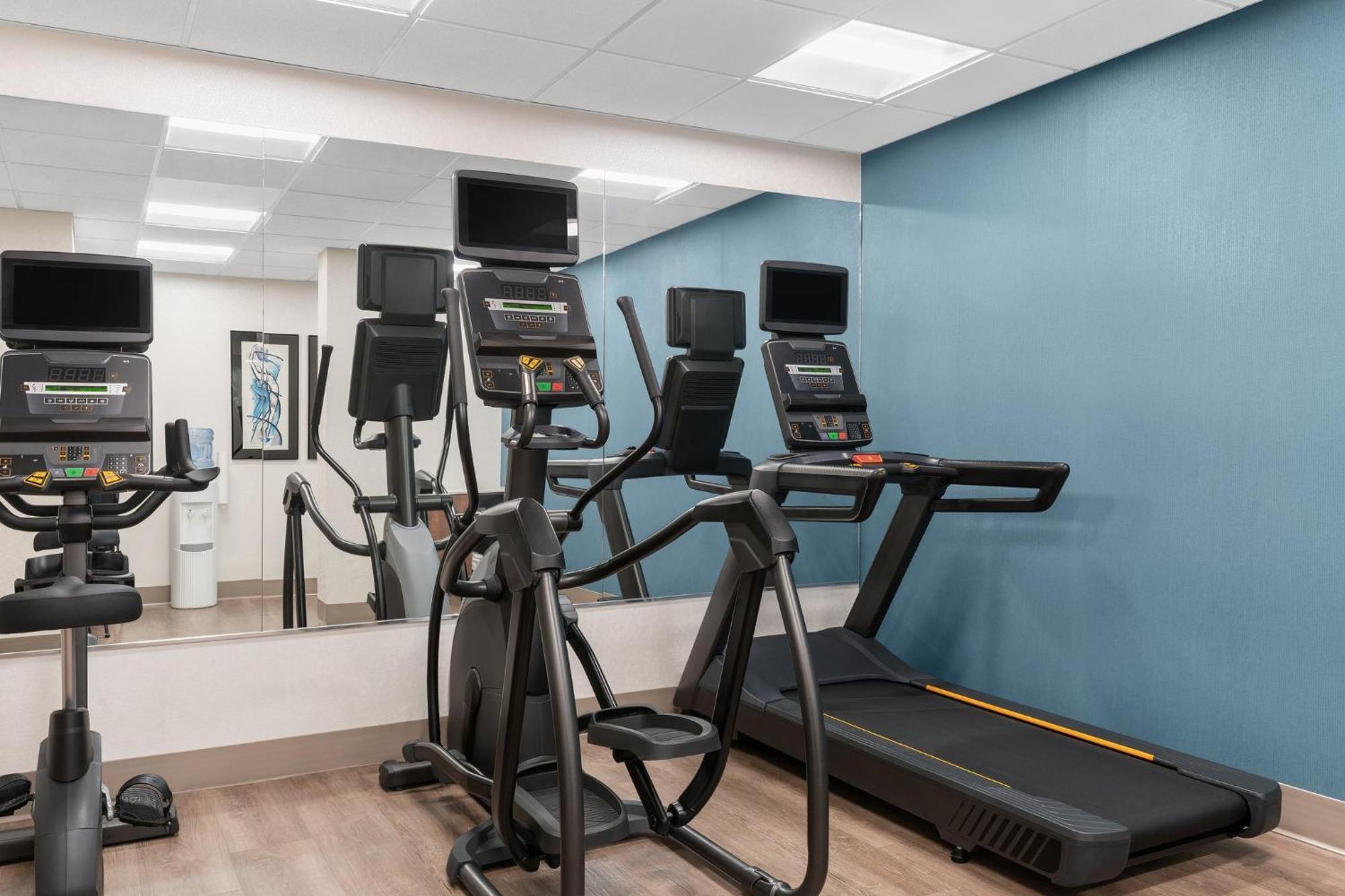 Holiday Inn Express Hotel & Suites Coralville By Ihg Exteriér fotografie
