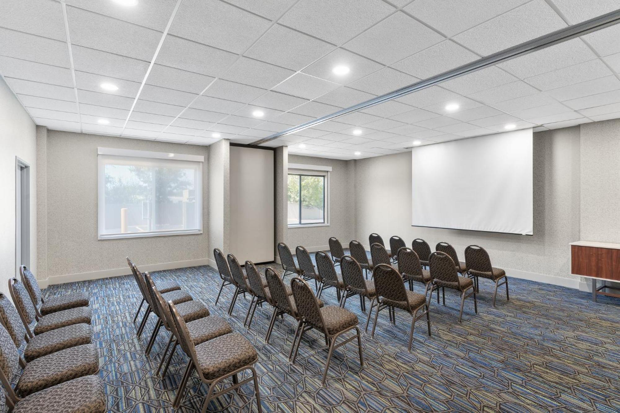 Holiday Inn Express Hotel & Suites Coralville By Ihg Exteriér fotografie