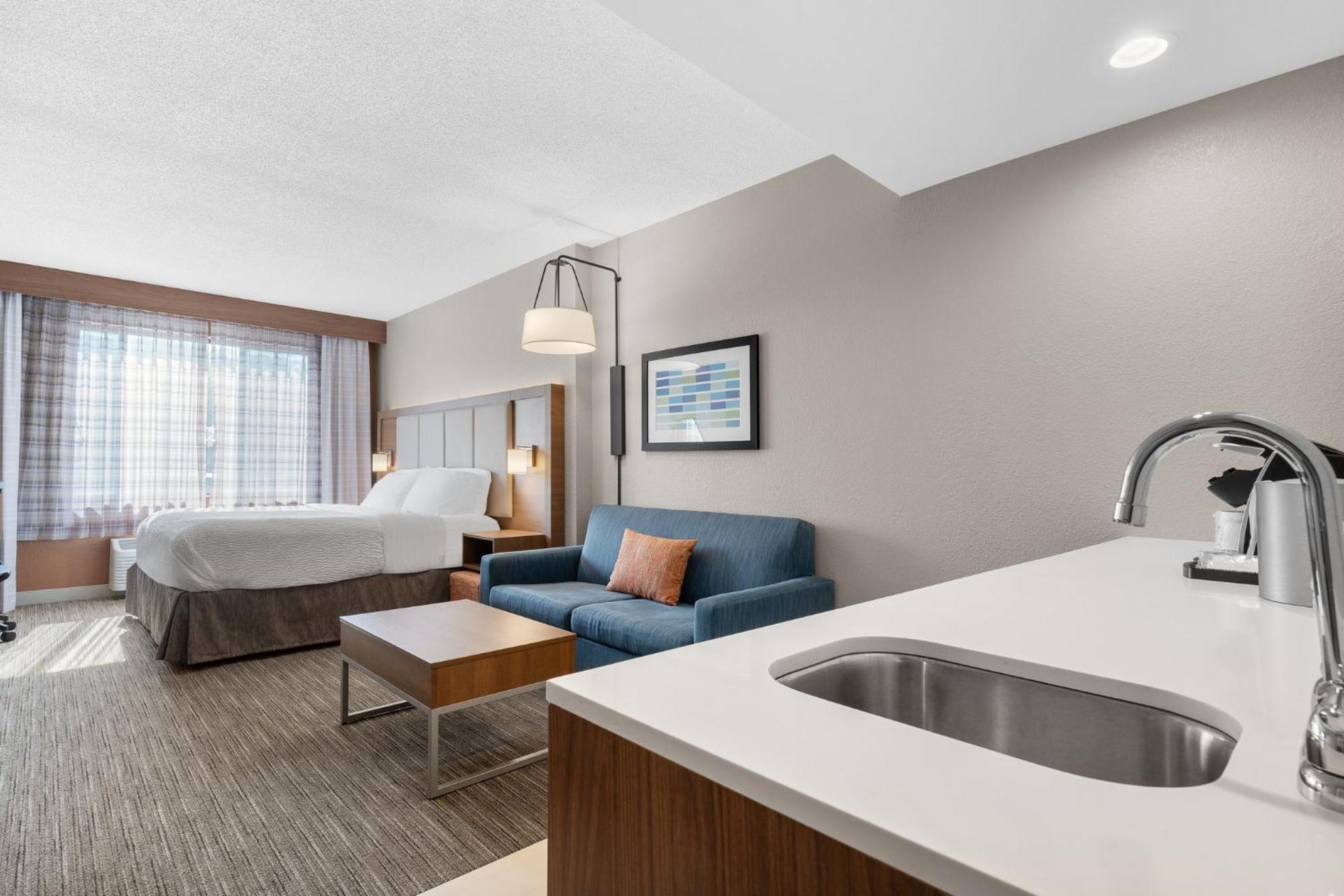 Holiday Inn Express Hotel & Suites Coralville By Ihg Exteriér fotografie