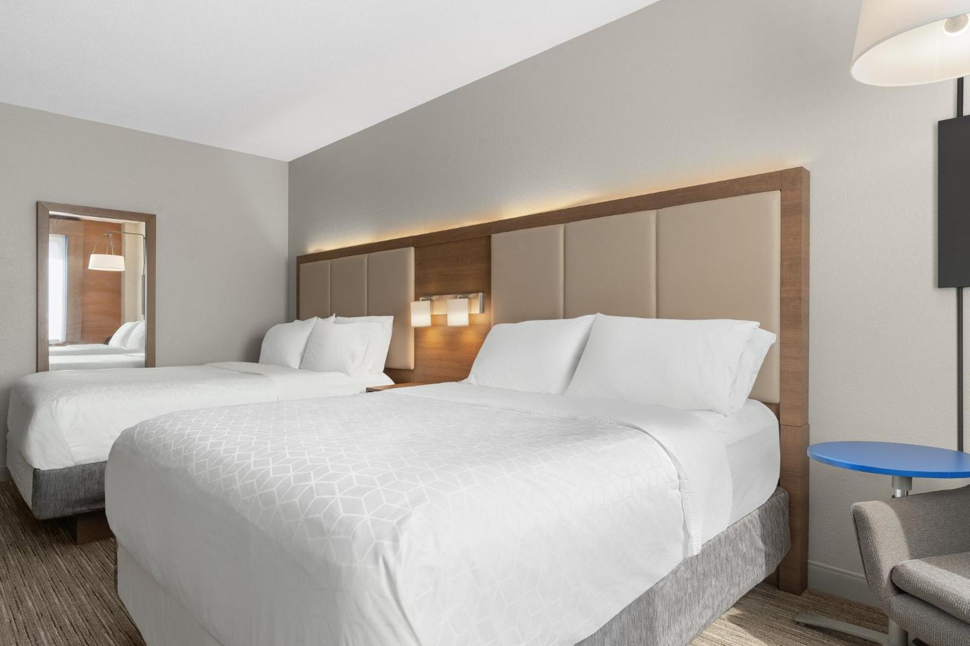 Holiday Inn Express Hotel & Suites Coralville By Ihg Exteriér fotografie