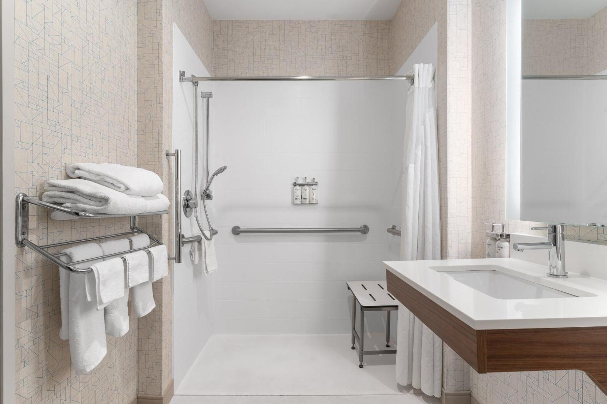 Holiday Inn Express Hotel & Suites Coralville By Ihg Exteriér fotografie