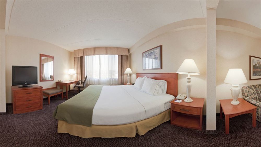 Holiday Inn Express Hotel & Suites Coralville By Ihg Exteriér fotografie